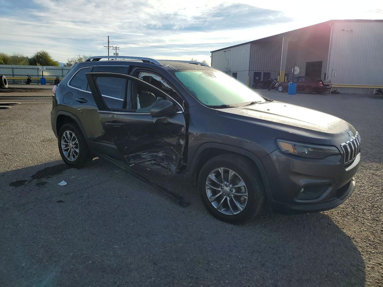 2021 JEEP CHEROKEE LATITUDE LUX photo 4