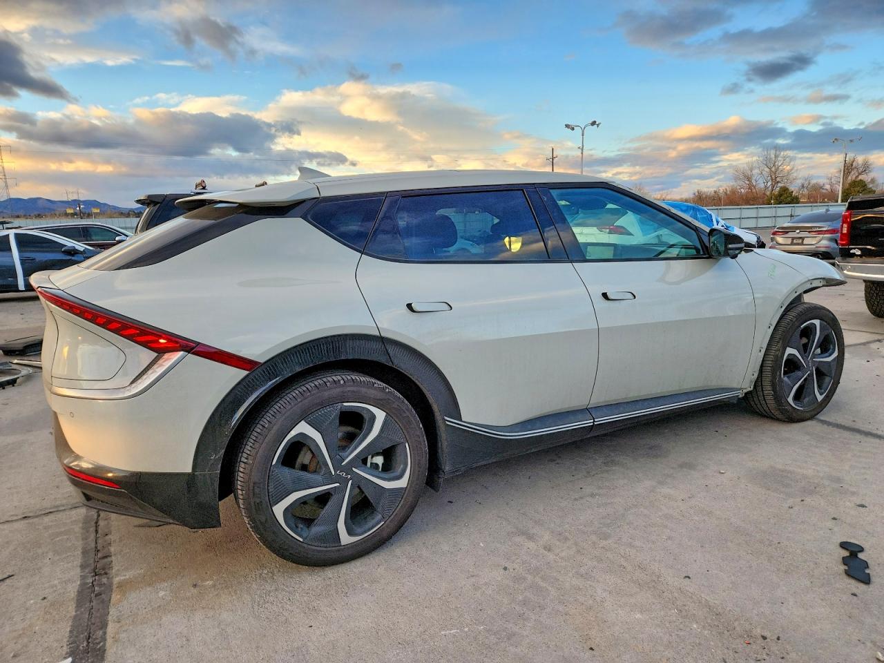 2022 KIA EV6 LIGHT photo 3
