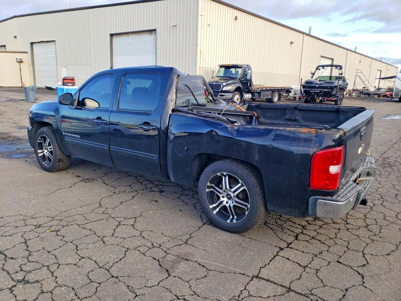 2009 CHEVROLET SILVERADO C1500 LTZ photo 2
