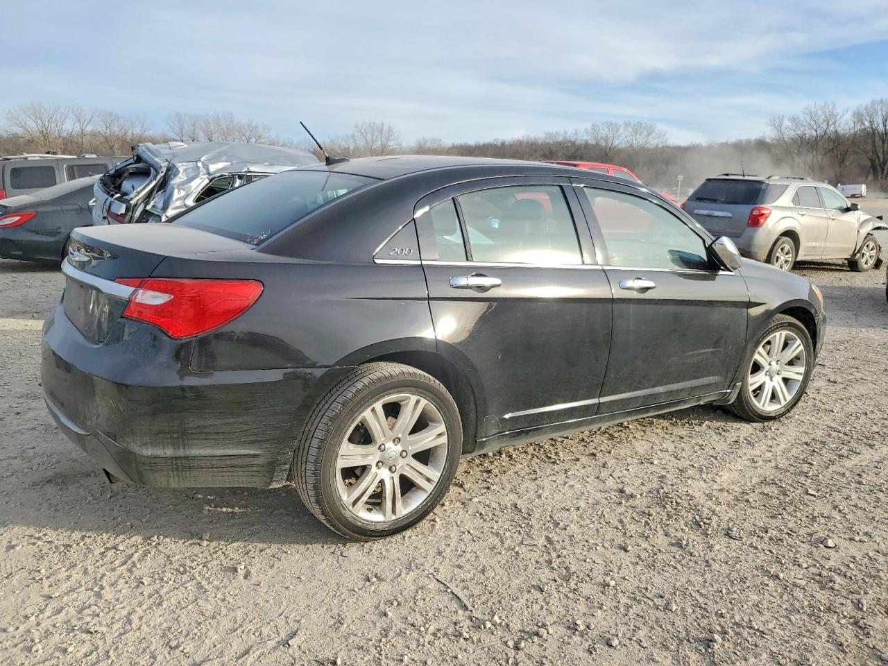 2013 CHRYSLER 200 LX photo 3