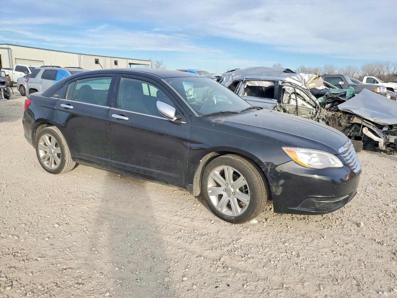 2013 CHRYSLER 200 LX photo 4