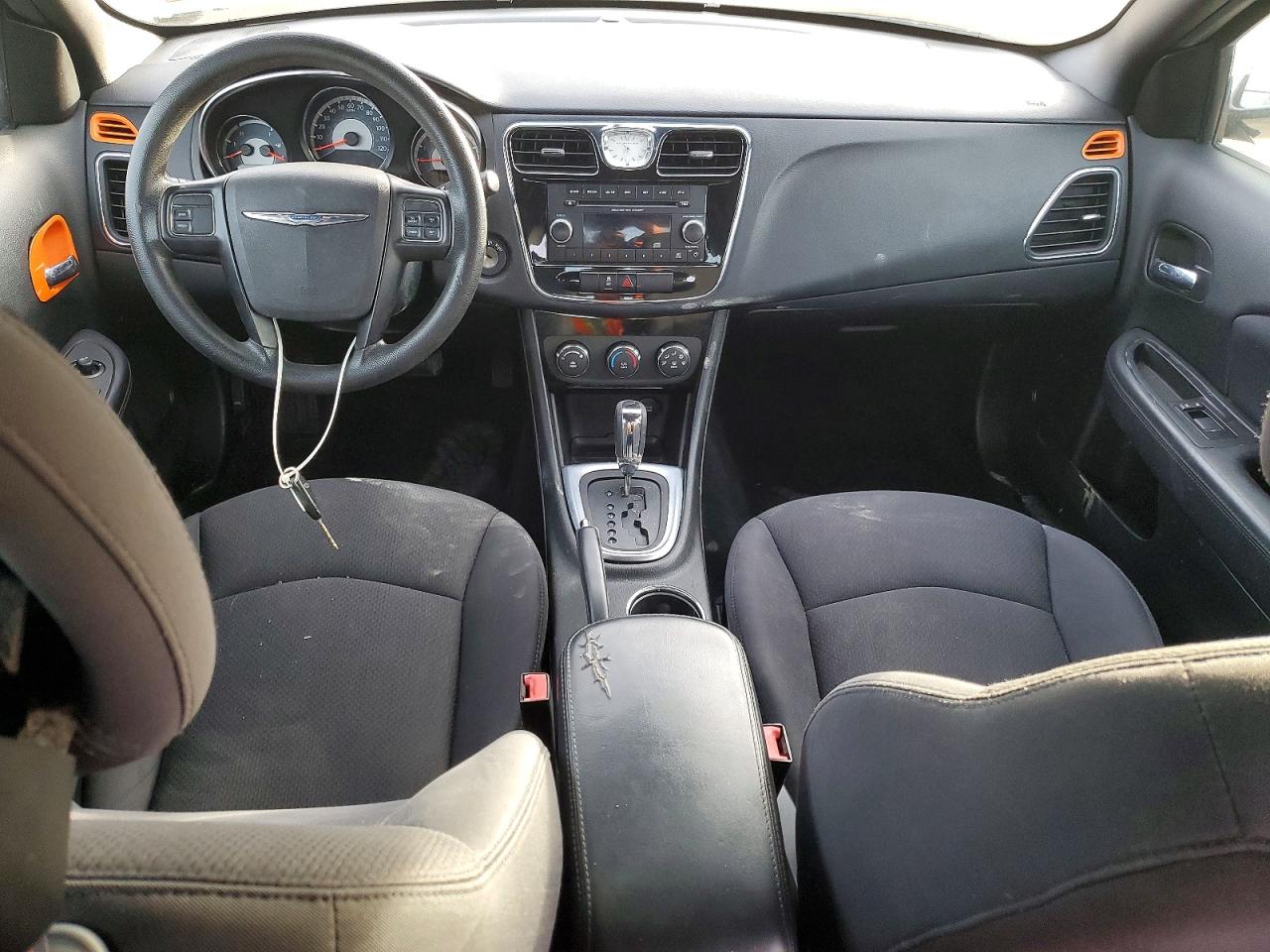 2013 CHRYSLER 200 LX photo 8
