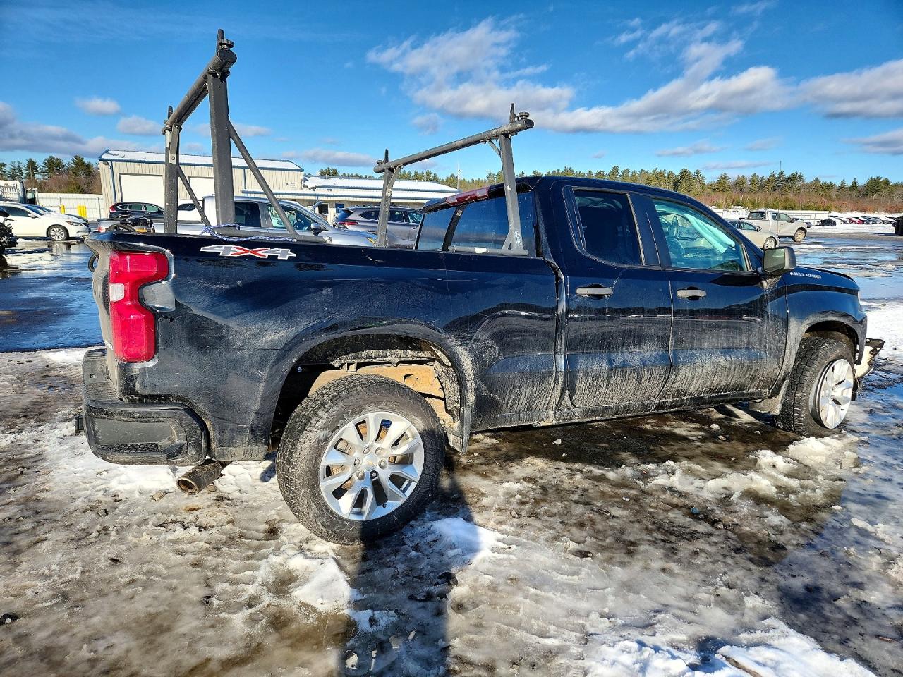2021 CHEVROLET SILVERADO K1500 CUSTOM photo 3