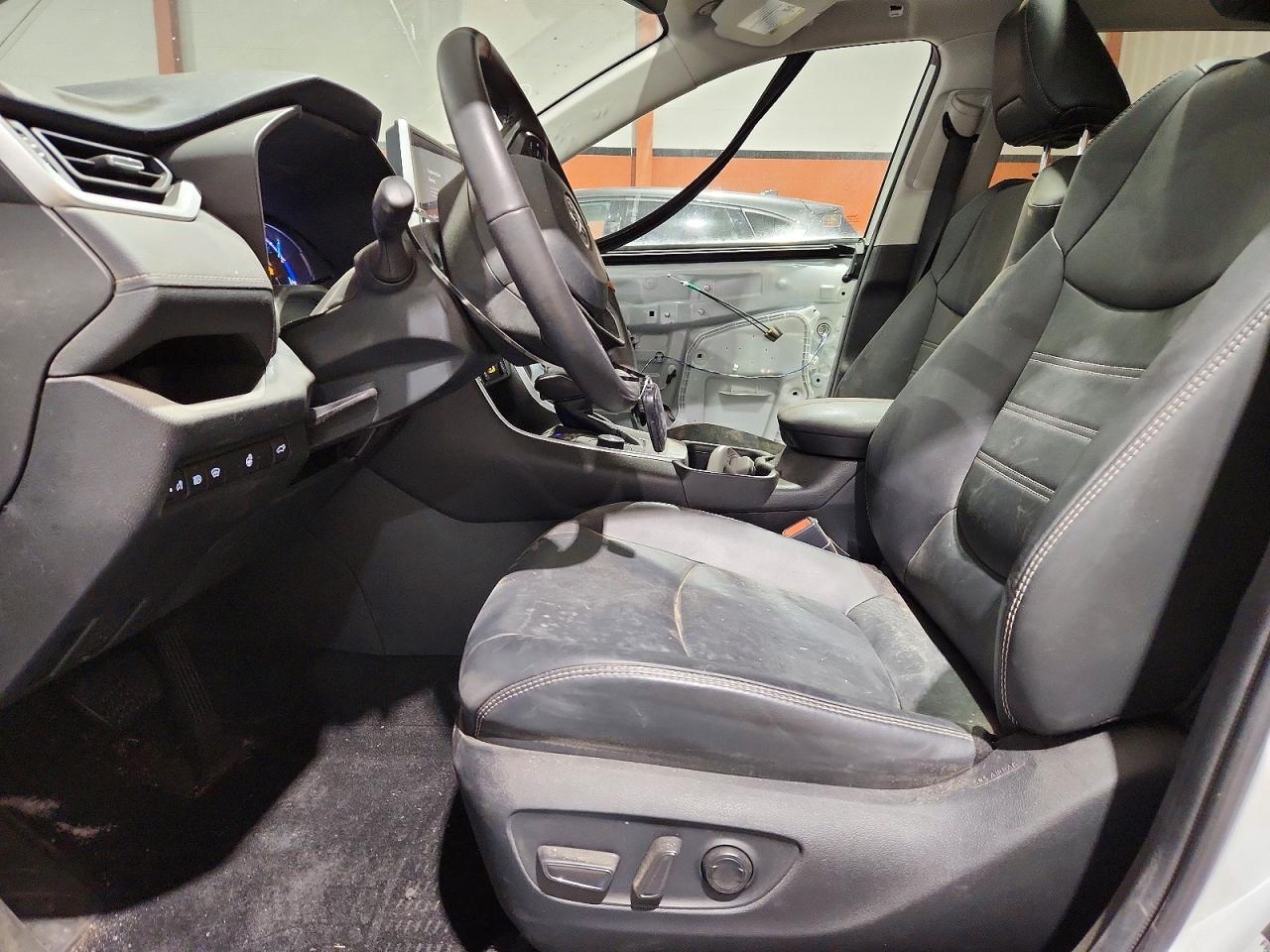 2024 TOYOTA RAV4 XLE photo 7