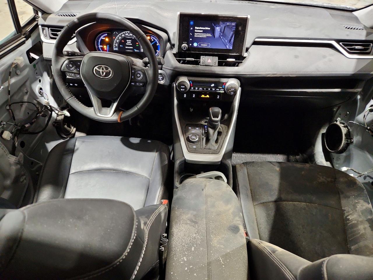 2024 TOYOTA RAV4 XLE photo 8