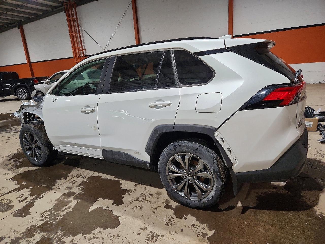 2024 TOYOTA RAV4 XLE photo 2