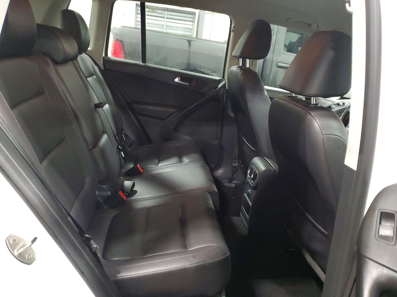 2016 VOLKSWAGEN TIGUAN S photo 11