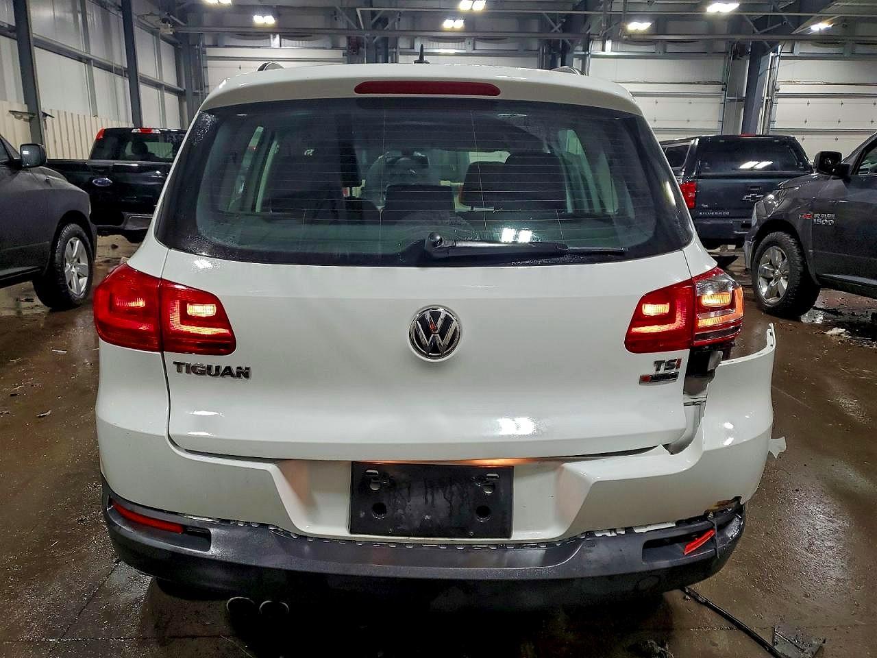 2016 VOLKSWAGEN TIGUAN S photo 6