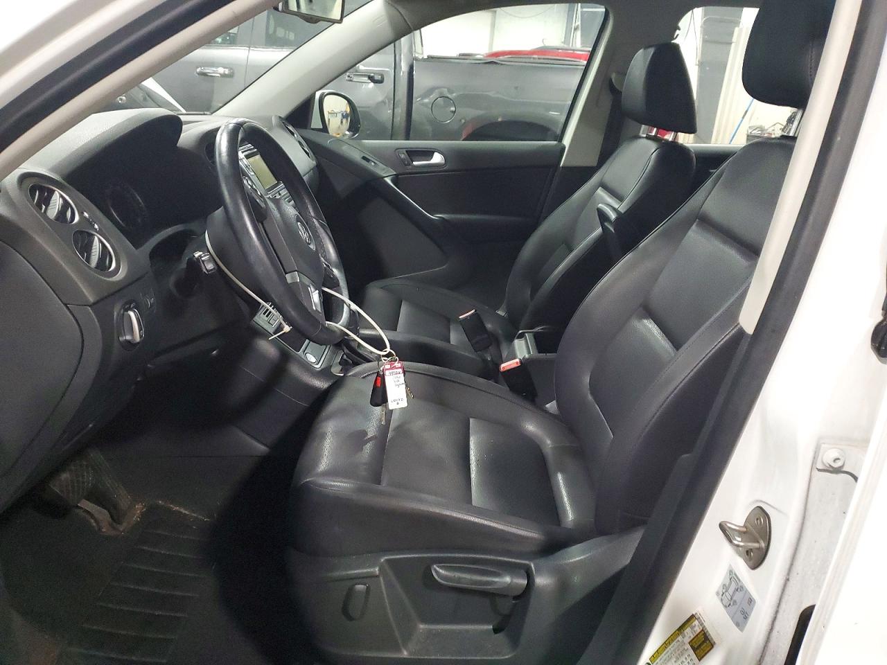 2016 VOLKSWAGEN TIGUAN S photo 7