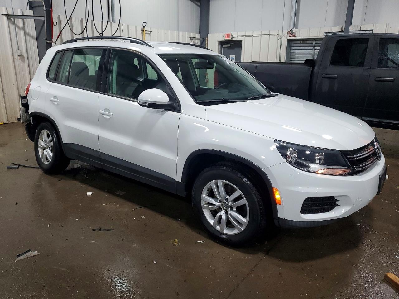 2016 VOLKSWAGEN TIGUAN S photo 4