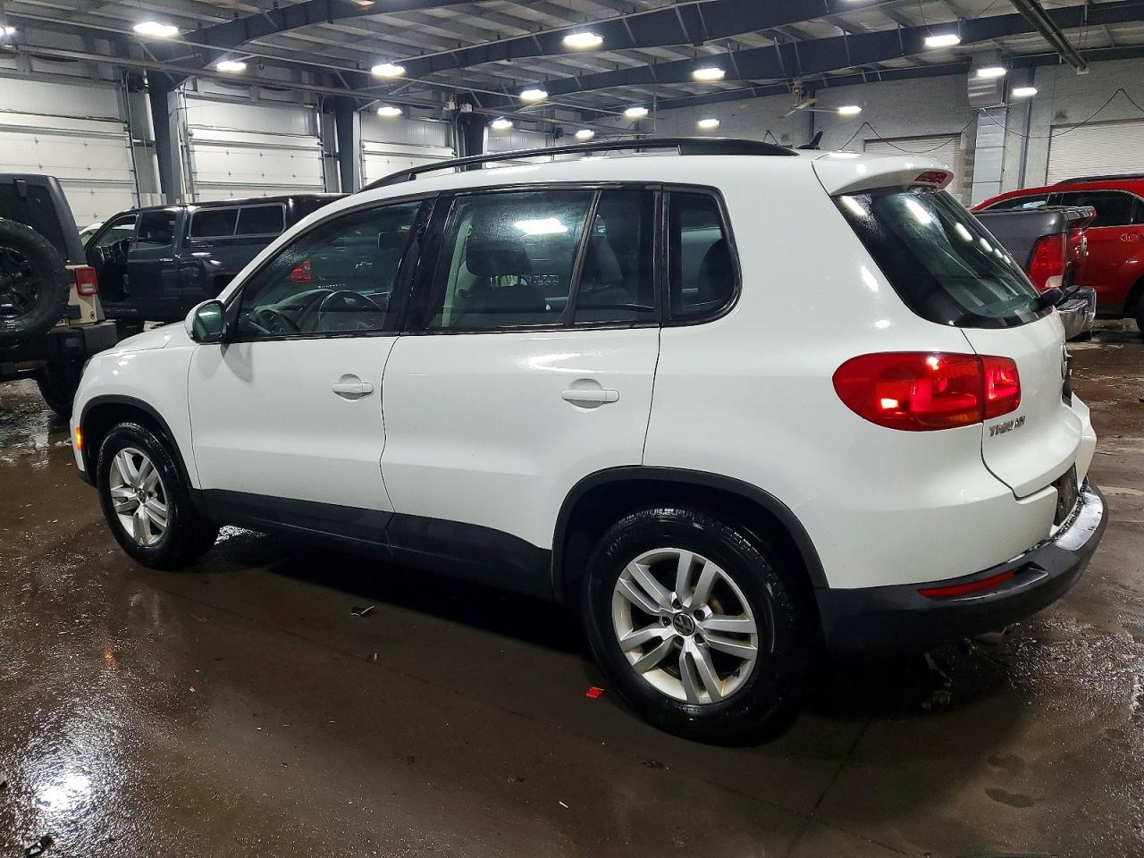 2016 VOLKSWAGEN TIGUAN S photo 2