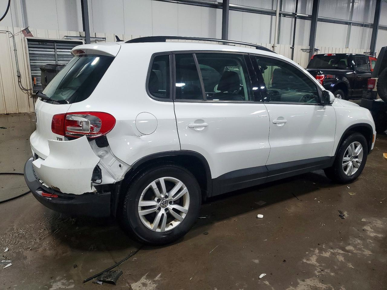 2016 VOLKSWAGEN TIGUAN S photo 3