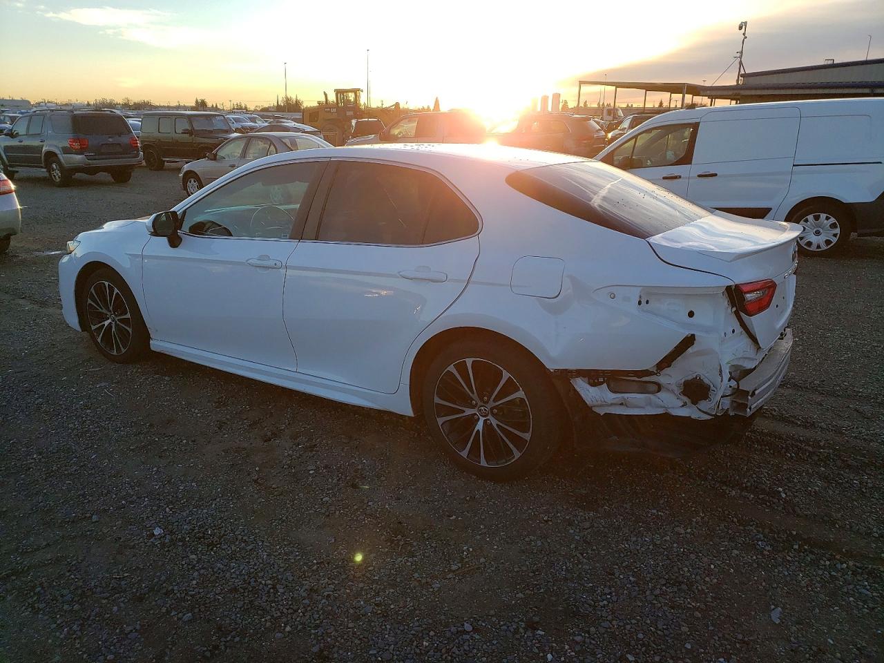 2018 TOYOTA CAMRY L photo 2
