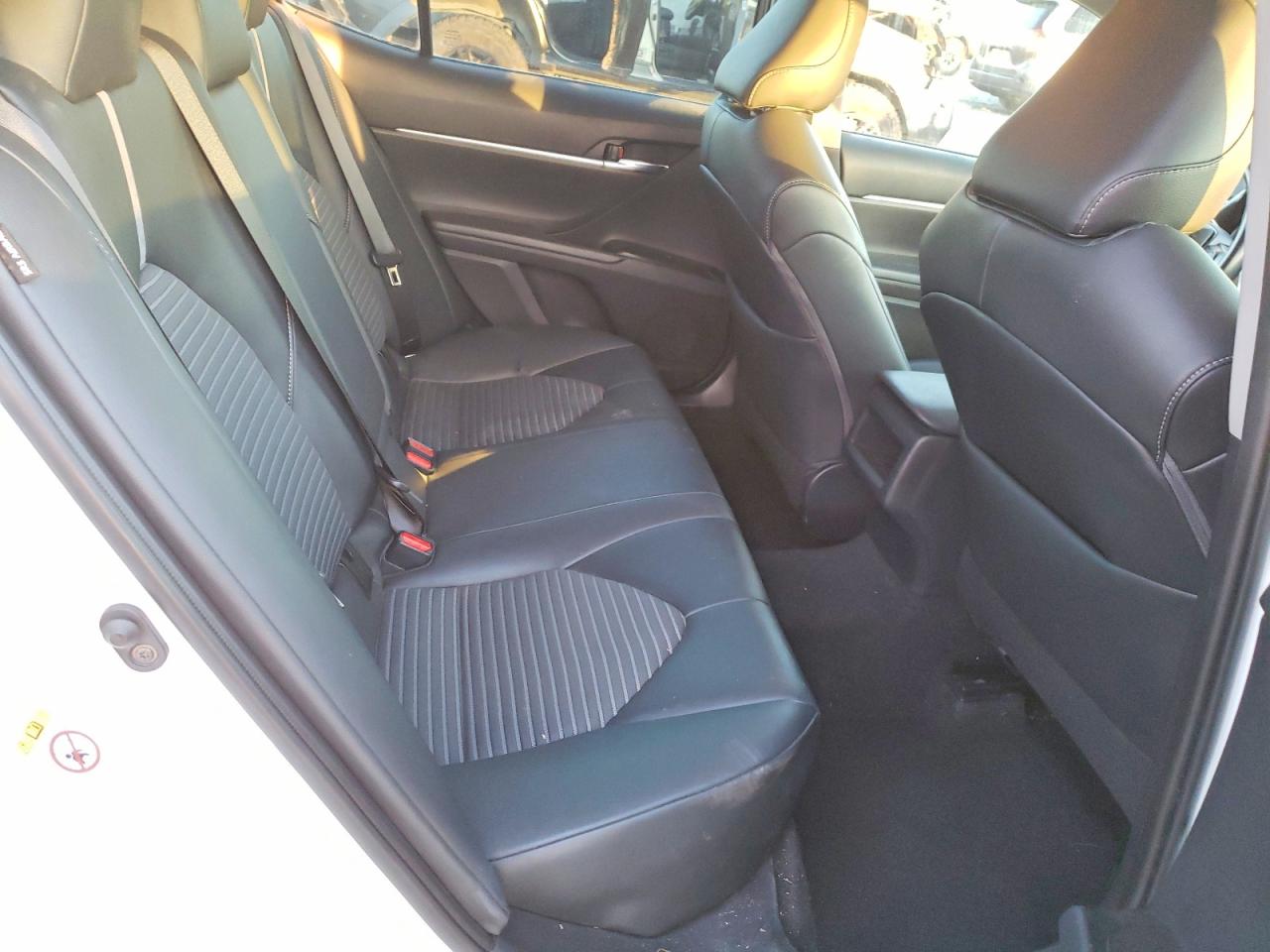 2018 TOYOTA CAMRY L photo 10