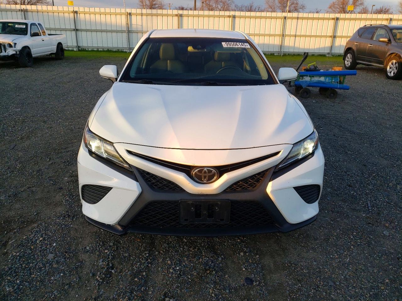 2018 TOYOTA CAMRY L photo 5