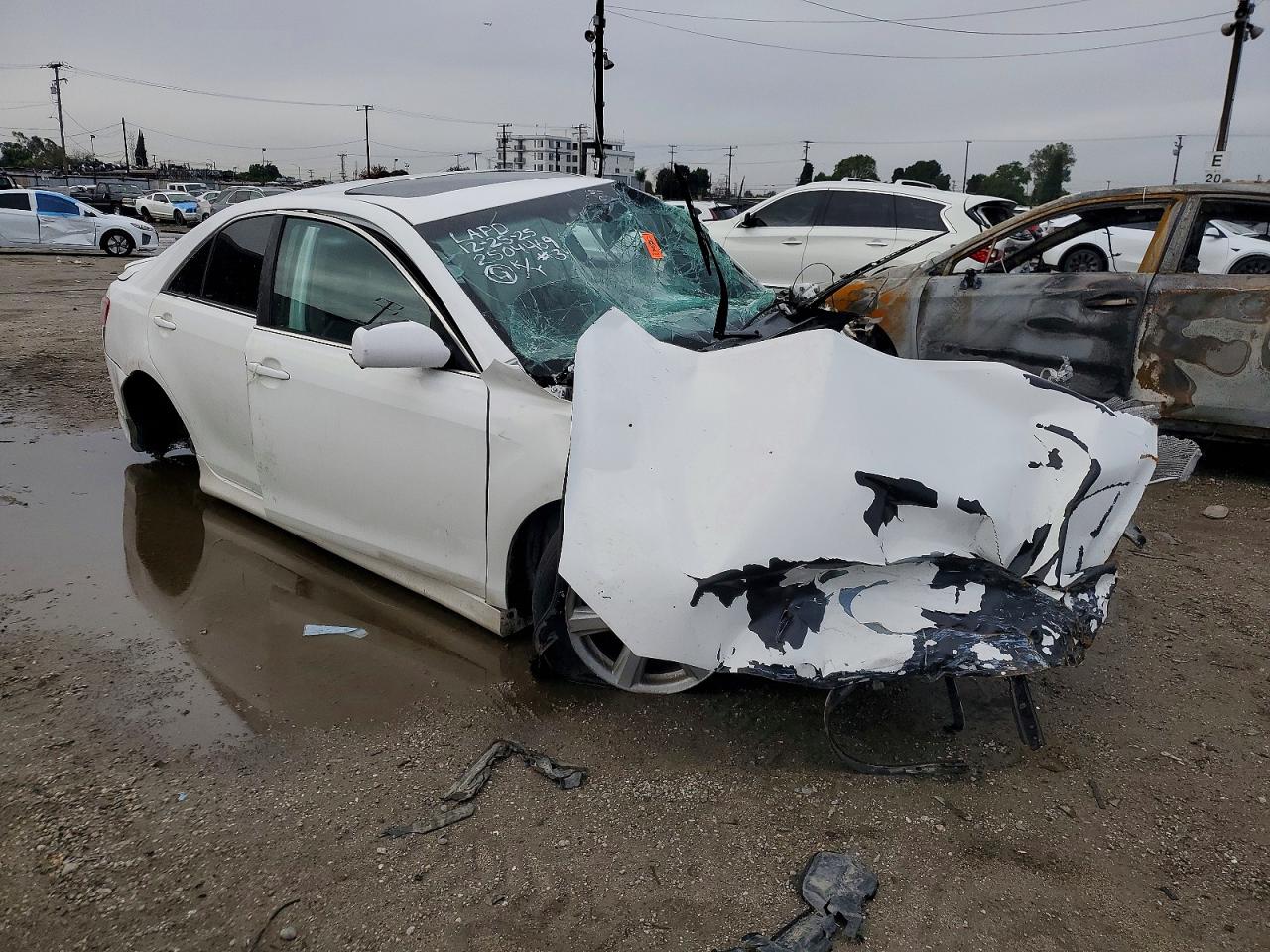 2009 TOYOTA CAMRY SE photo 4