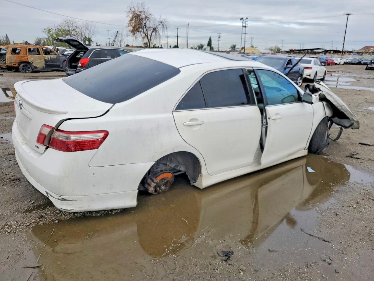 2009 TOYOTA CAMRY SE photo 3