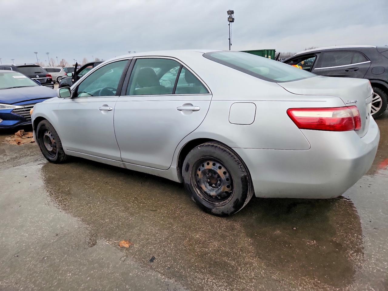 2009 TOYOTA CAMRY BASE photo 2