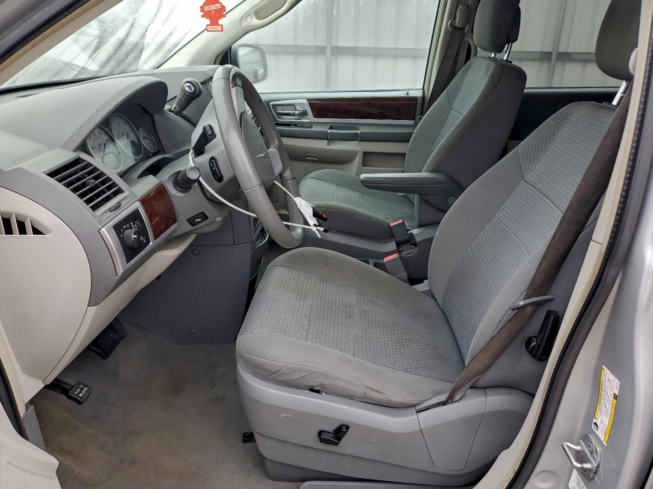 2010 CHRYSLER TOWN & COUNTRY TOURING photo 7