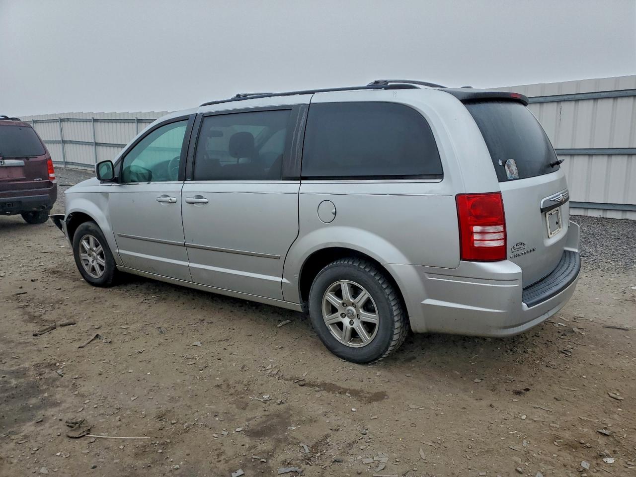 2010 CHRYSLER TOWN & COUNTRY TOURING photo 2