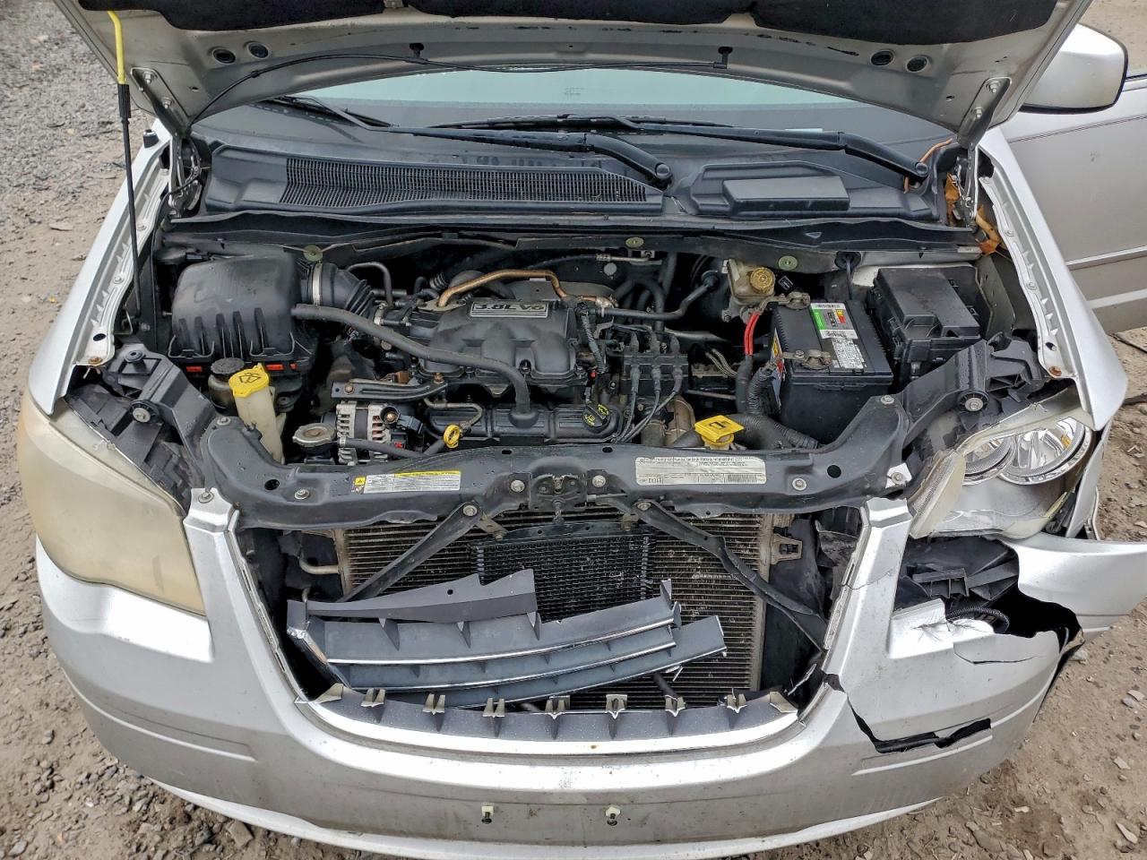 2010 CHRYSLER TOWN & COUNTRY TOURING photo 12
