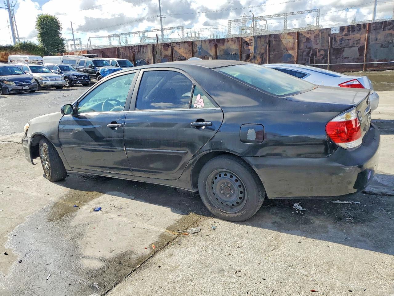 2005 TOYOTA CAMRY LE photo 2