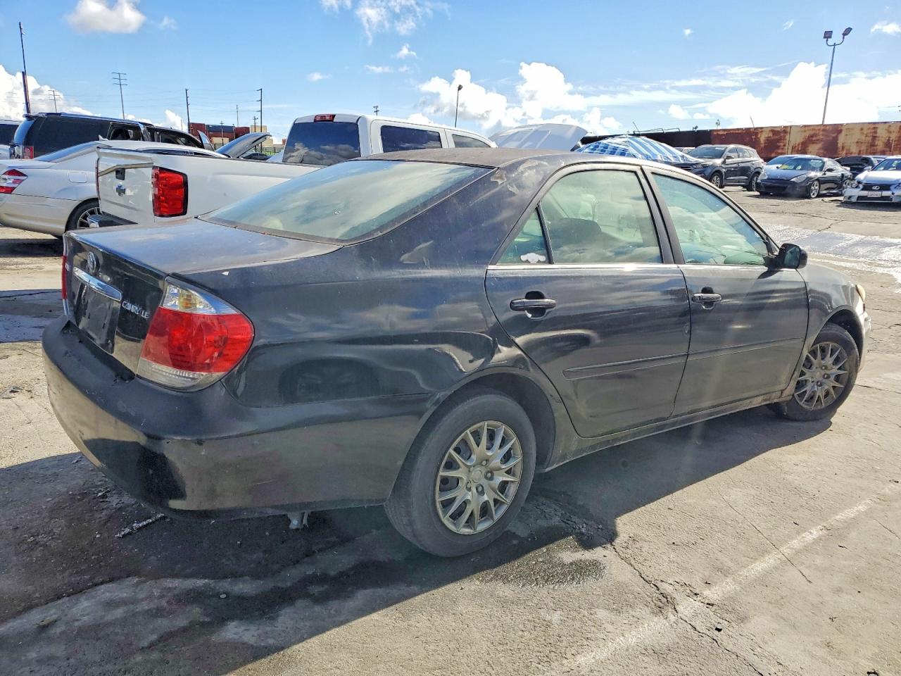 2005 TOYOTA CAMRY LE photo 3