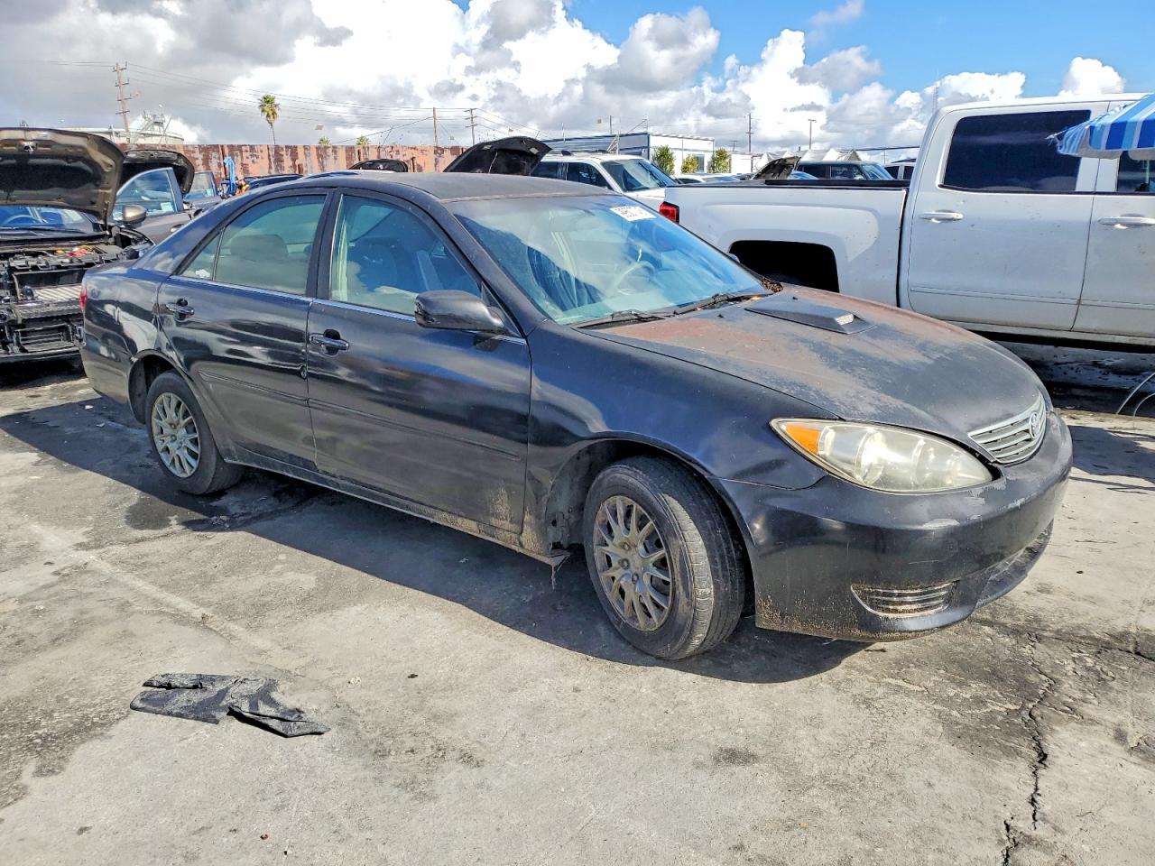 2005 TOYOTA CAMRY LE photo 4