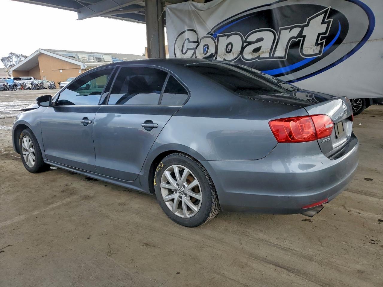 2014 VOLKSWAGEN JETTA SE photo 2
