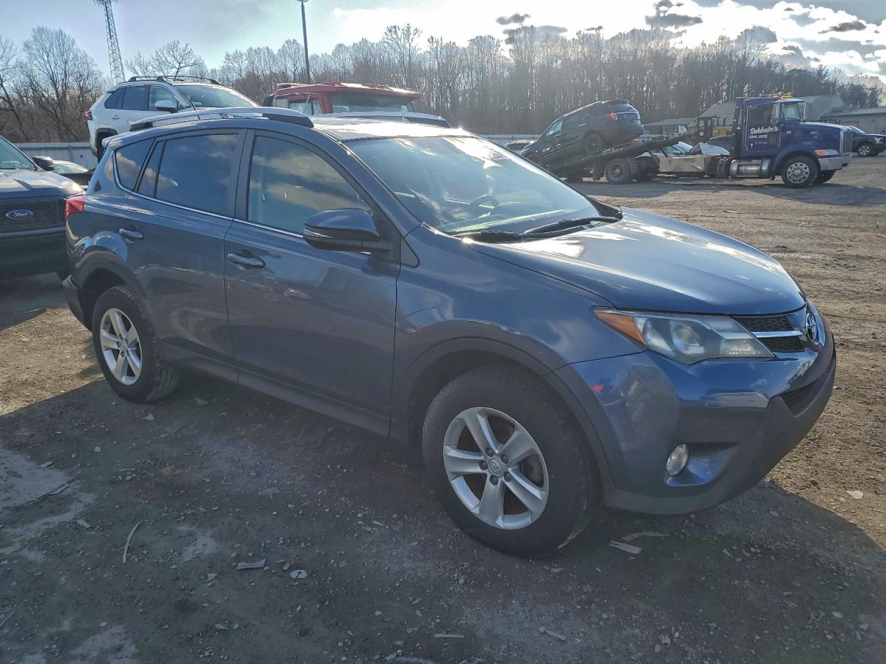 2014 TOYOTA RAV4 XLE photo 4