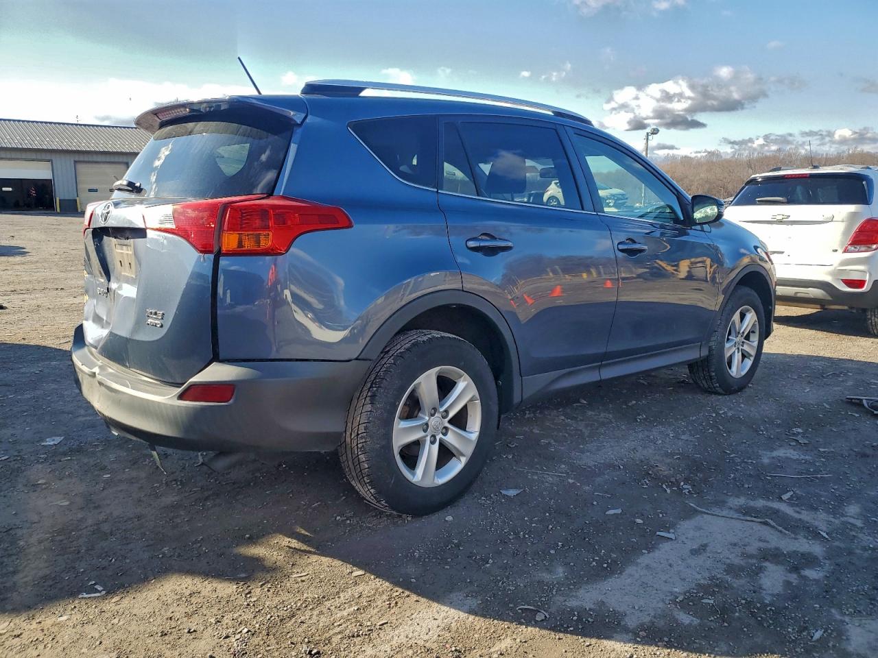 2014 TOYOTA RAV4 XLE photo 3