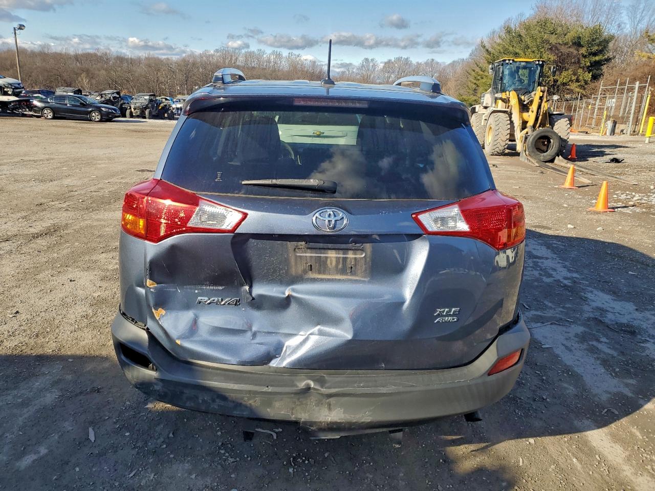 2014 TOYOTA RAV4 XLE photo 6