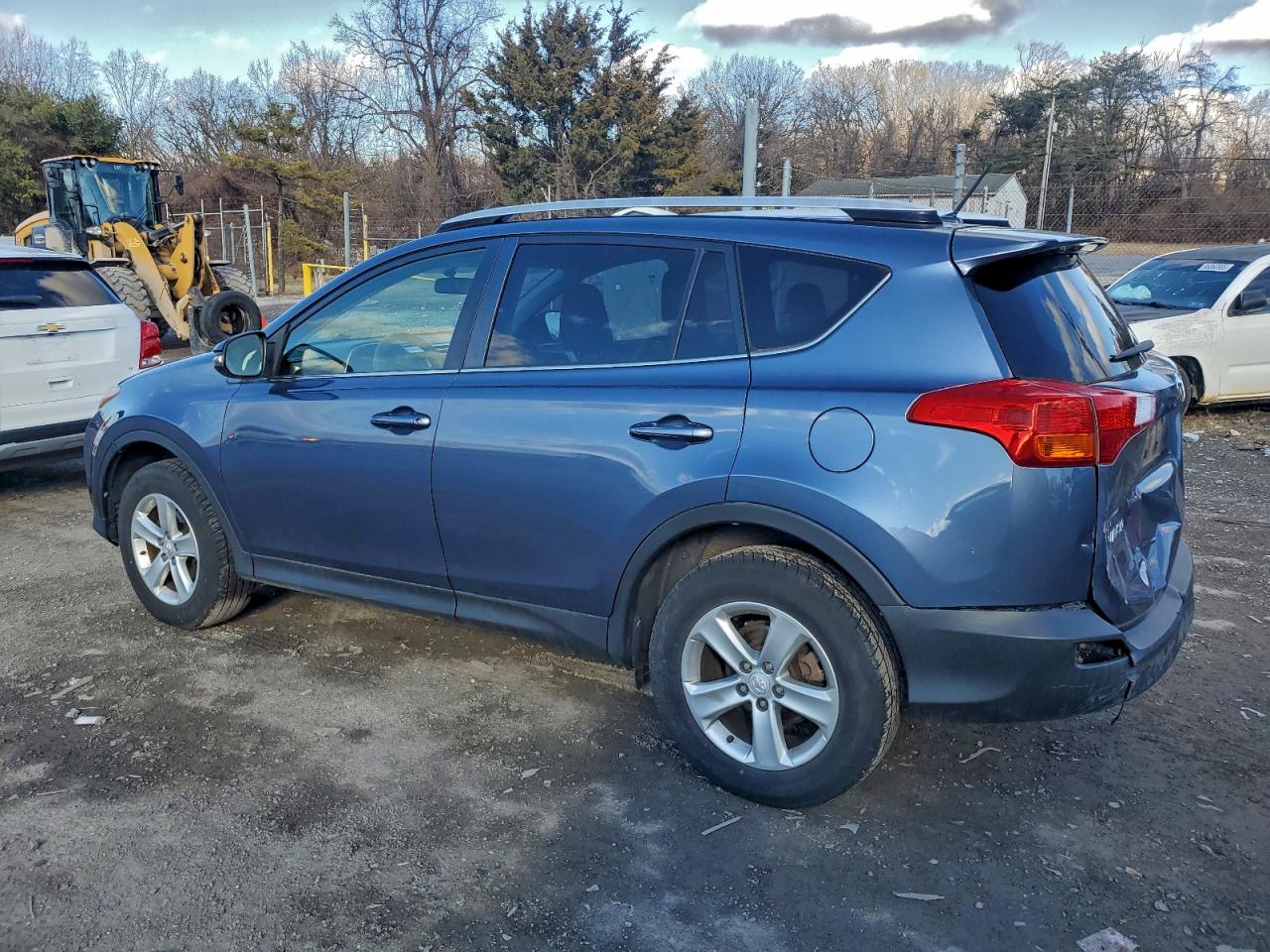 2014 TOYOTA RAV4 XLE photo 2