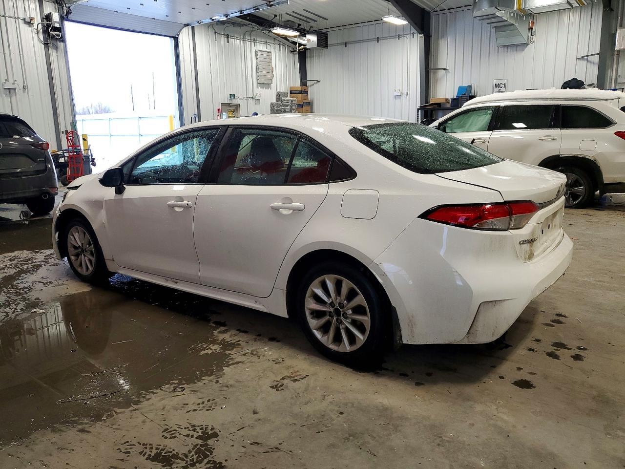 2020 TOYOTA COROLLA LE photo 2