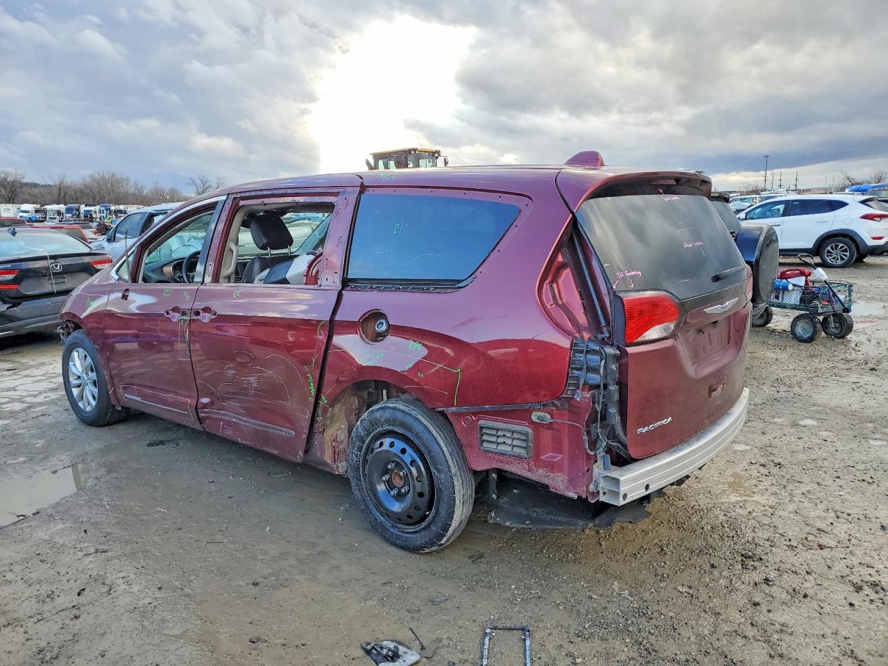 2019 CHRYSLER PACIFICA TOURING L photo 3