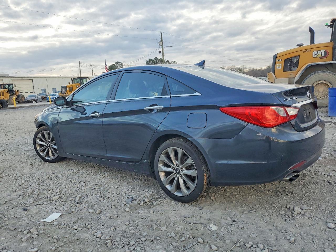 2011 HYUNDAI SONATA SE photo 2