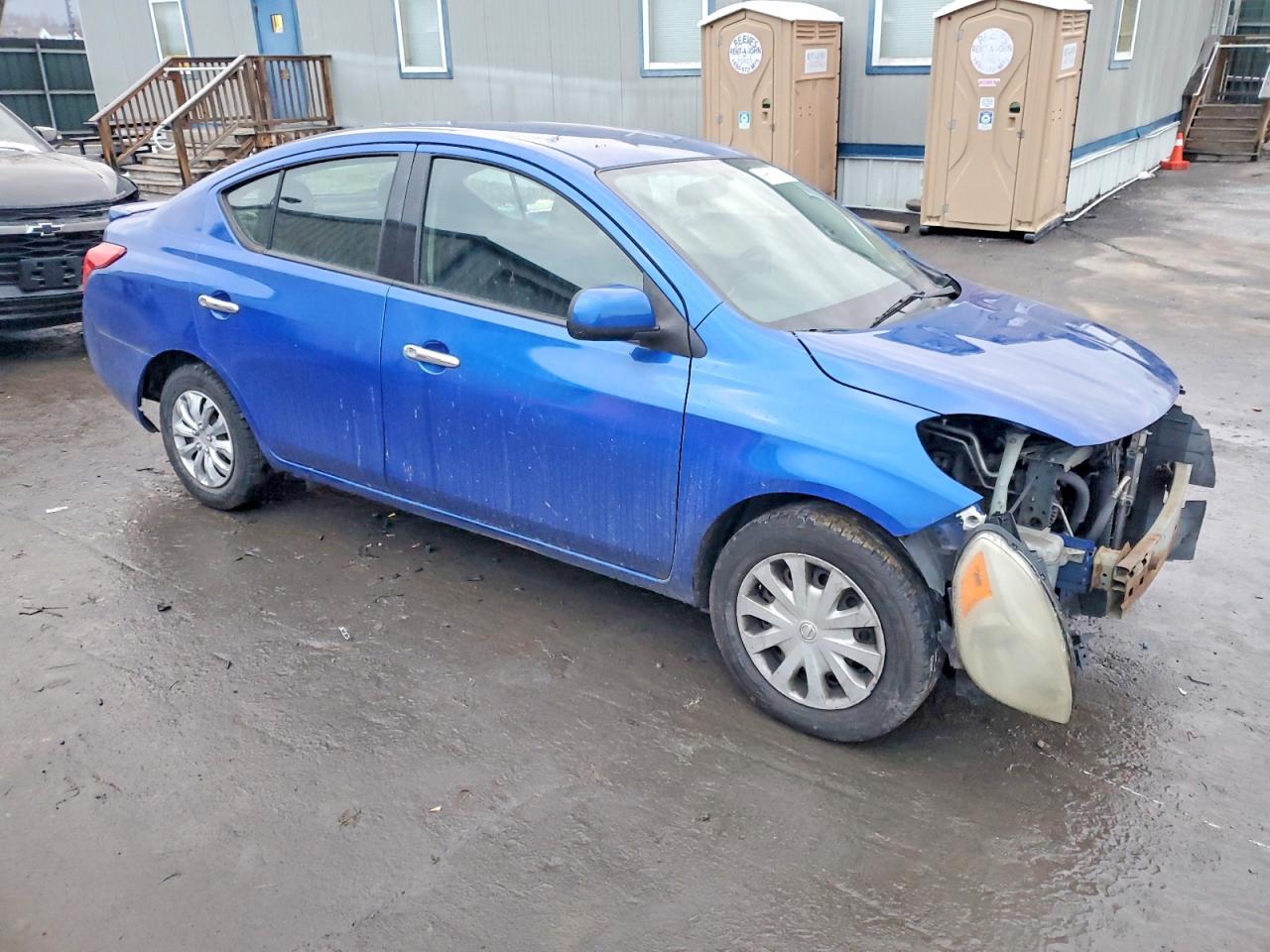 2014 NISSAN VERSA S photo 4