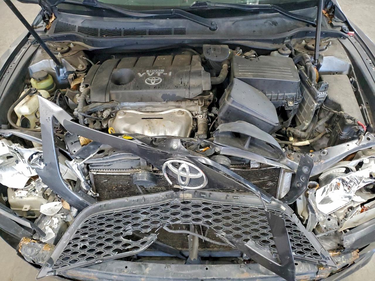 2010 TOYOTA CAMRY BASE photo 11
