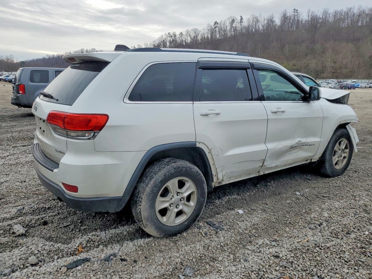 2015 JEEP GRAND CHEROKEE LAREDO photo 3