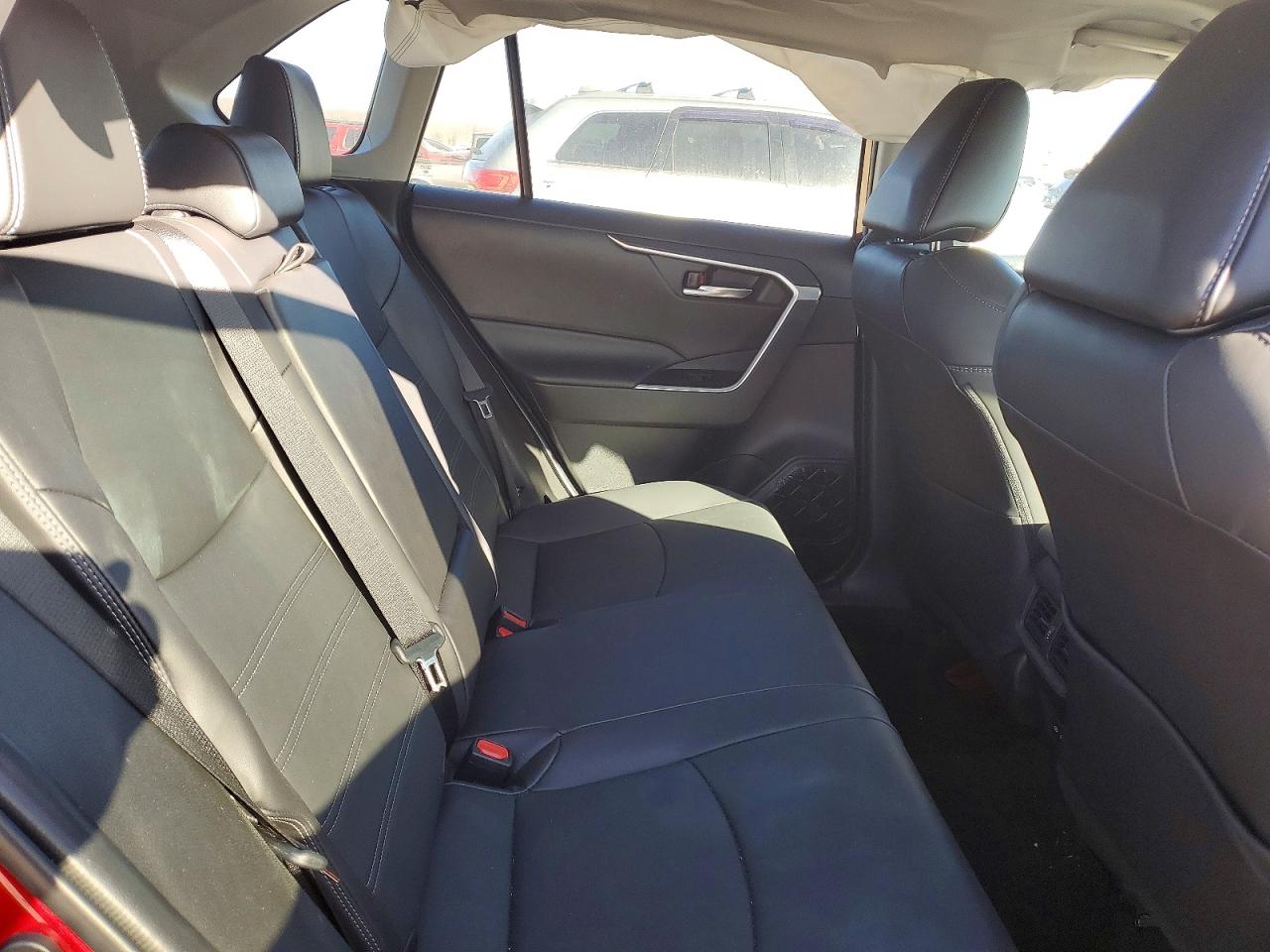 2024 TOYOTA RAV4 XLE PREMIUM photo 21