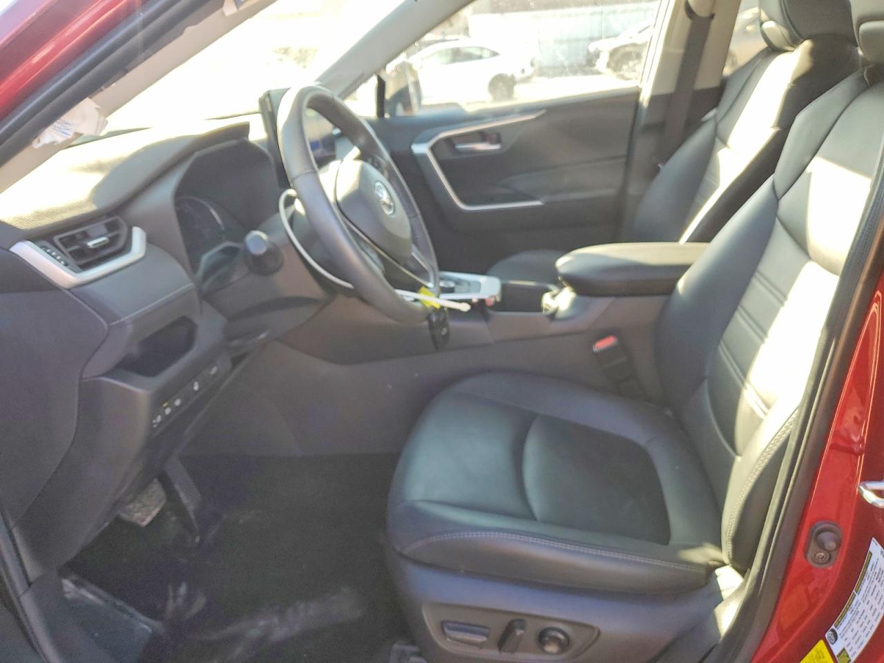 2024 TOYOTA RAV4 XLE PREMIUM photo 13