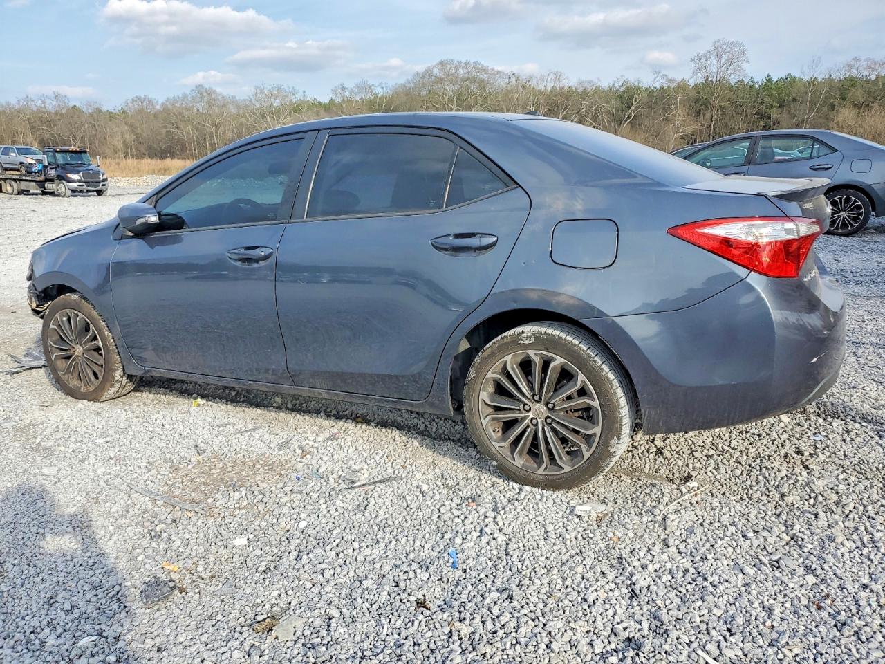 2014 TOYOTA COROLLA photo 2