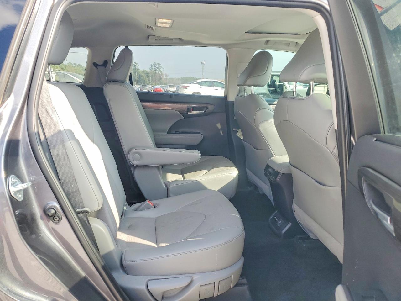 2021 TOYOTA HIGHLANDER LIMITED photo 11