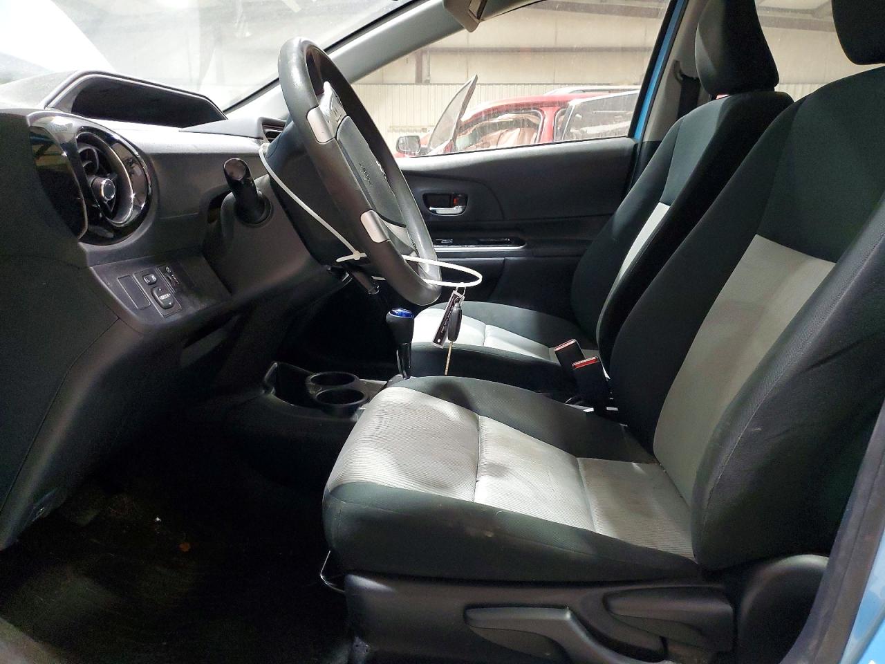 2016 TOYOTA PRIUS C photo 7