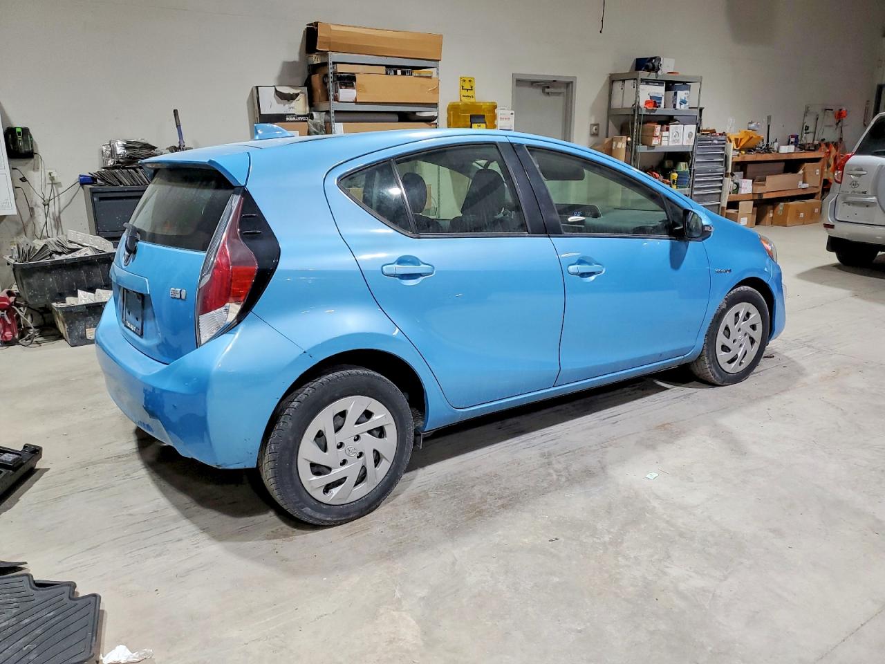 2016 TOYOTA PRIUS C photo 3