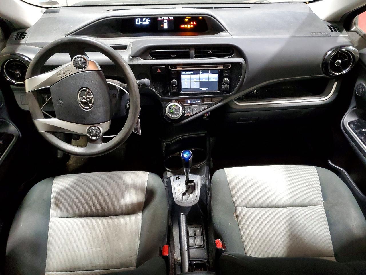 2016 TOYOTA PRIUS C photo 8