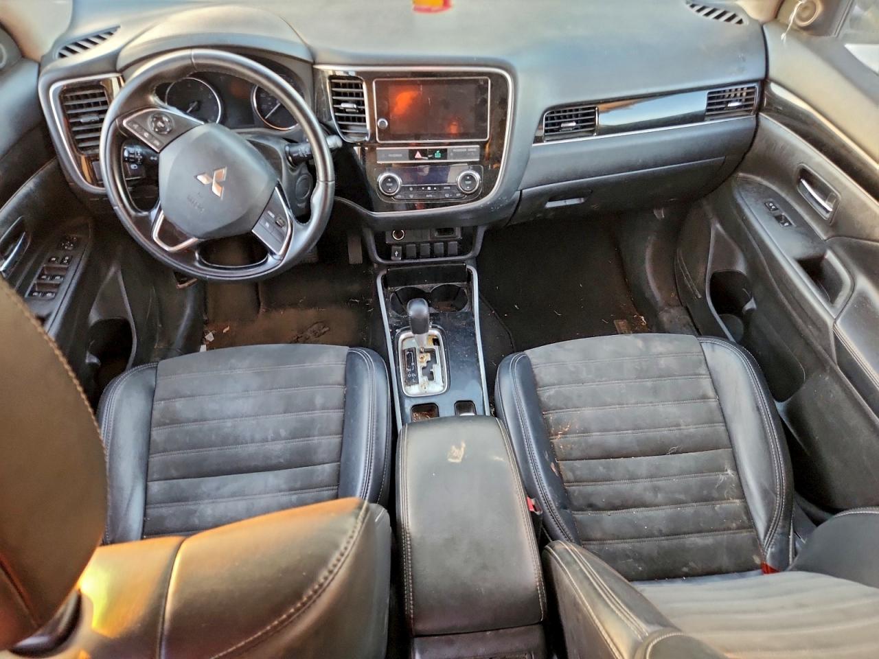 2019 MITSUBISHI OUTLANDER SE photo 8