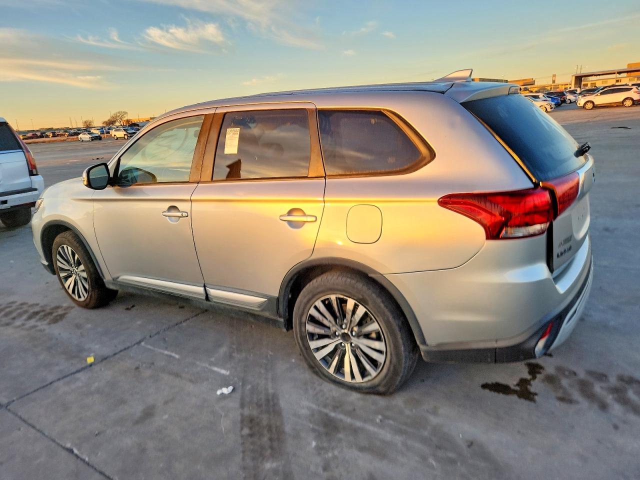 2019 MITSUBISHI OUTLANDER SE photo 2
