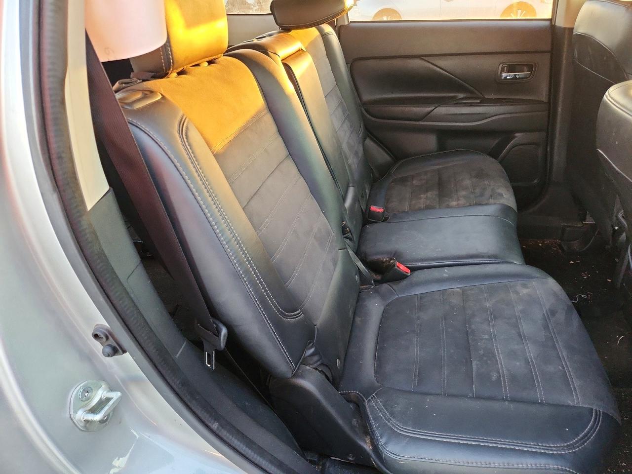 2019 MITSUBISHI OUTLANDER SE photo 10