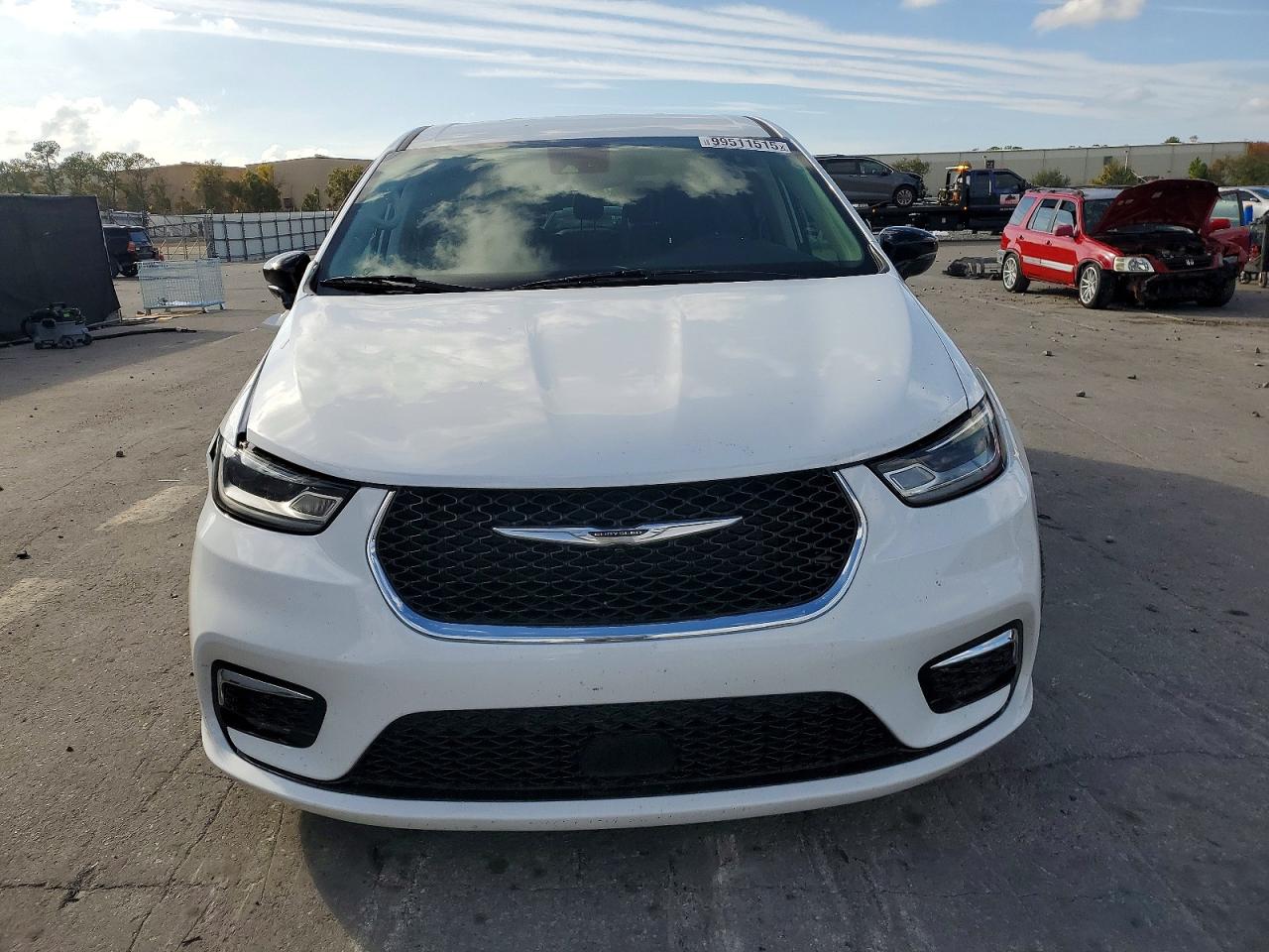2024 CHRYSLER PACIFICA TOURING L photo 9